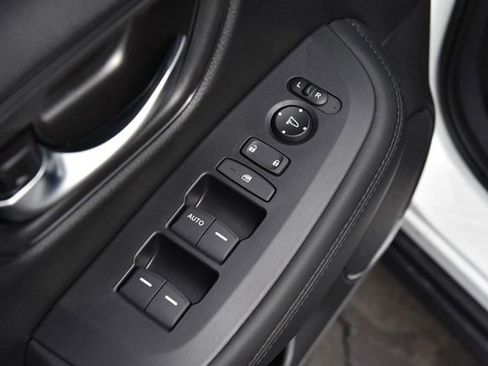 New 2026 Honda HR-V LX image 8