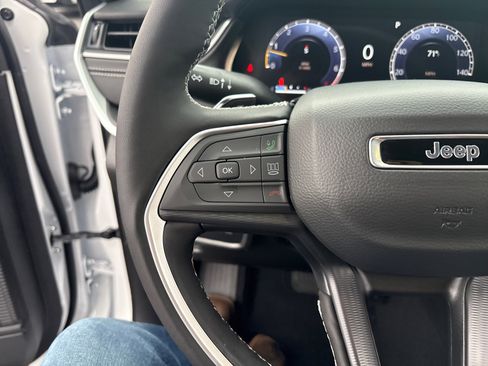 New 2025 Jeep Grand Cherokee Laredo X w/ Luxury Tech Group I image 25