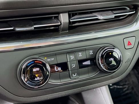 Used 2024 Buick Envista Preferred image 15