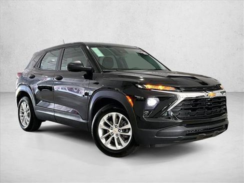 Used 2025 Chevrolet TrailBlazer LS FWD image 12