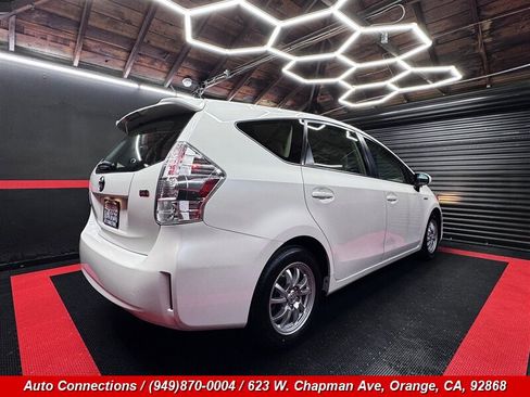 Used 2014 Toyota Prius V Two image 3