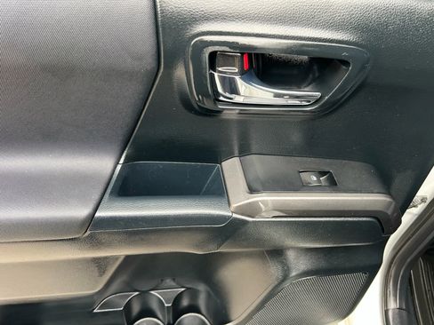 Used 2017 Toyota Tacoma TRD Off-Road image 22