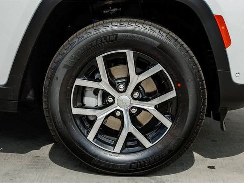 New 2025 Jeep Grand Cherokee Limited w/ Luxury Tech Group II image 9