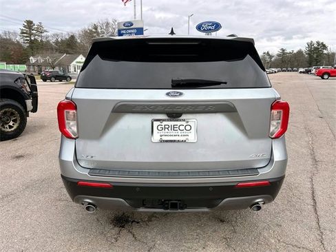 Used 2022 Ford Explorer XLT w/ Equipment Group 202A image 4