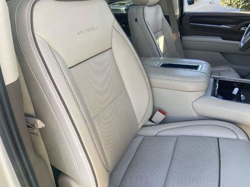 Used 2021 GMC Yukon Denali w/ Denali Premium Package image 25