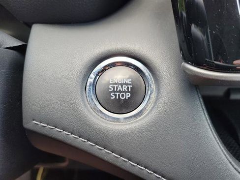 Used 2023 Toyota Highlander L image 23