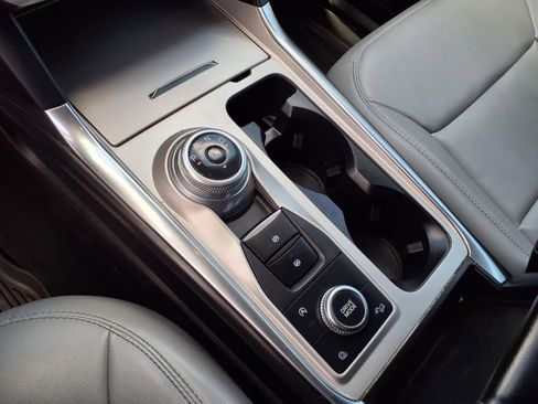 Used 2021 Ford Explorer XLT w/ XLT Sport Appearance Package image 26