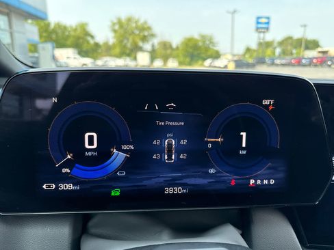 Certified 2024 Chevrolet Equinox EV RS image 20