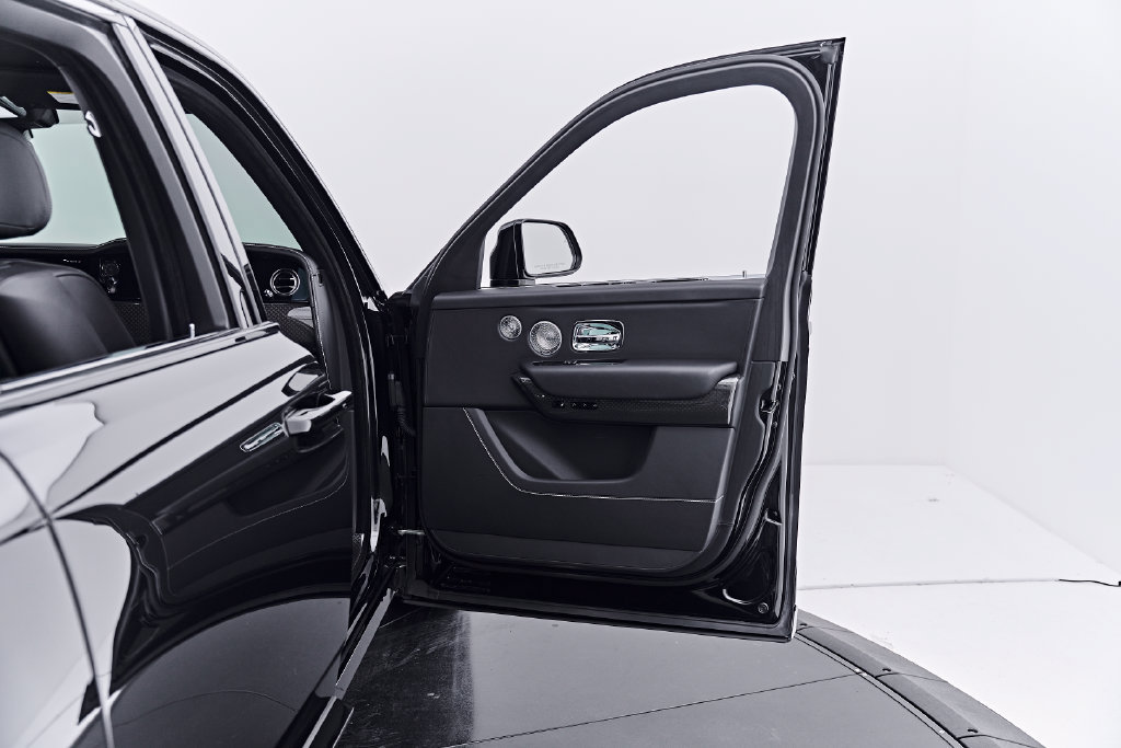 Used 2025 Rolls-Royce Cullinan Black Badge AWD/4WD image 30