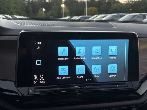 Used 2024 Volkswagen Atlas SE AWD/4WD image 19