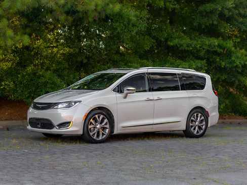 Used 2017 Chrysler Pacifica Limited FWD image 47