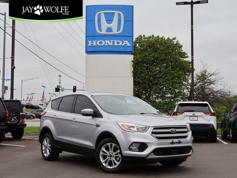 Used 2019 Ford Escape SE FWD image 1