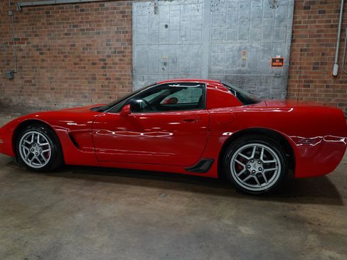 Used 2002 Chevrolet Corvette Z06 w/ Memory Pkg RWD image 10