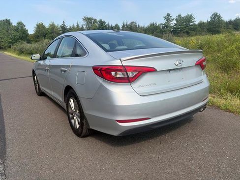 Used 2015 Hyundai Sonata SE w/ Option Group 09 FWD image 4