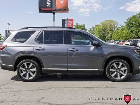 Used 2025 Honda Pilot Elite image 21