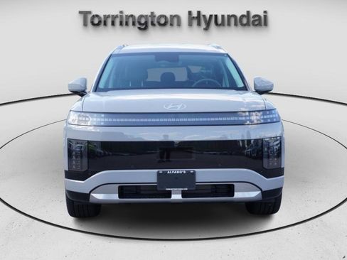 New 2026 Hyundai Ioniq 9 SEL image 2