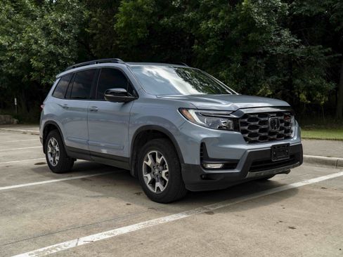 Used 2023 Honda Passport TrailSport image 2