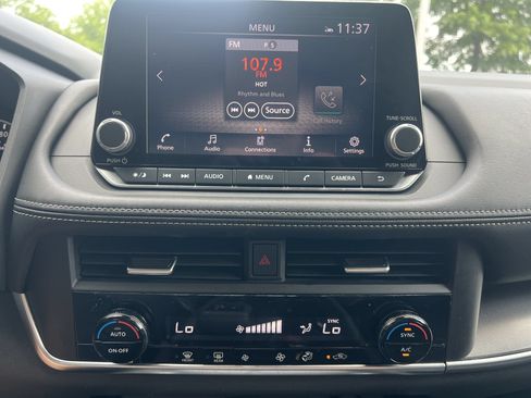 Used 2025 Nissan Rogue SV AWD/4WD image 4