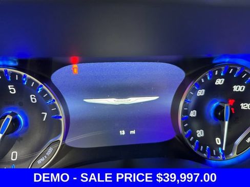Used 2026 Chrysler Pacifica Select FWD image 10