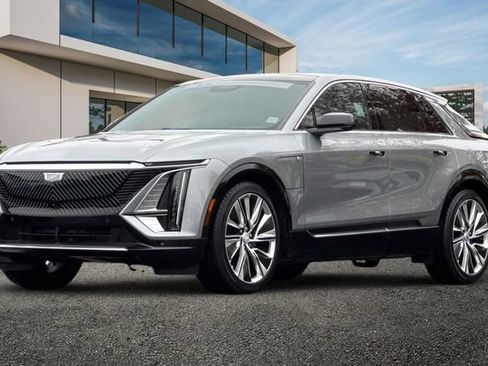 Certified 2025 Cadillac Lyriq Luxury w/ LPO, Floor Liner Package image 8