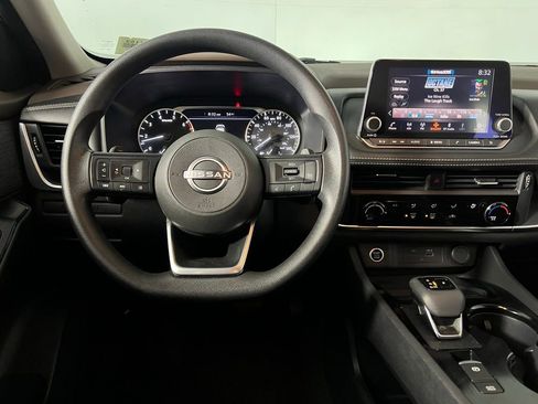 Used 2023 Nissan Rogue S image 11