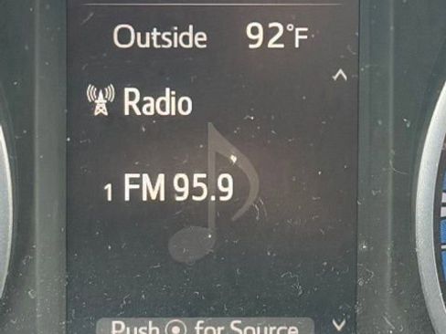 Used 2018 Toyota RAV4 XLE AWD/4WD image 22