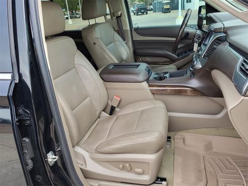 Used 2018 Chevrolet Suburban LT image 10