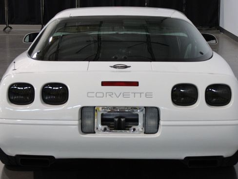 Used 1992 Chevrolet Corvette Coupe RWD image 30