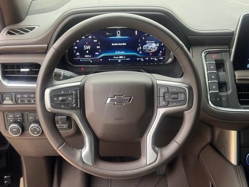 Used 2024 Chevrolet Tahoe Z71 w/ Luxury Package AWD/4WD image 27