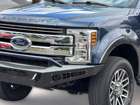 Used 2018 Ford F250 Lariat w/ Lariat Value Package AWD/4WD image 11