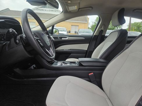 Used 2019 Ford Fusion SE w/ Equipment Group 151A FWD image 11