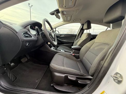 Used 2017 Chevrolet Cruze LT image 16