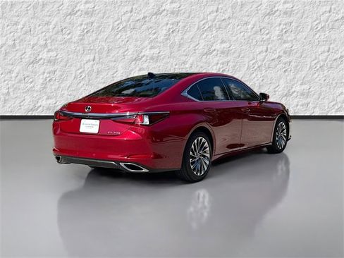 Used 2024 Lexus ES 350 w/ Luxury Package image 3