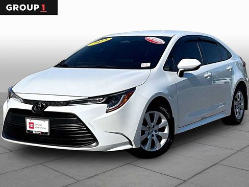 Certified 2025 Toyota Corolla LE FWD image 1
