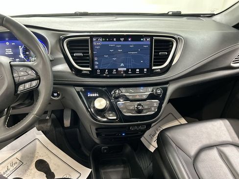 Used 2023 Chrysler Pacifica Touring-L w/ Uconnect Theater Family Group AWD/4WD image 19
