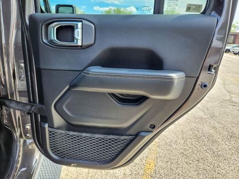 Used 2025 Jeep Wrangler Unlimited Sahara AWD/4WD image 21