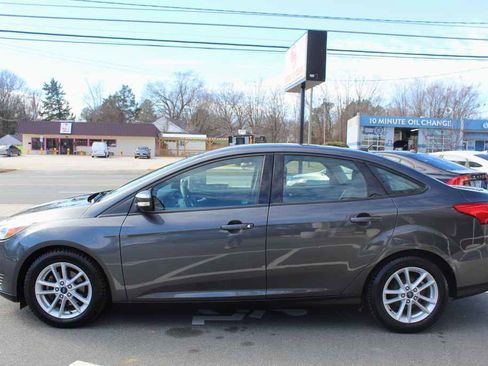 Used 2017 Ford Focus SE image 10