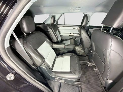 Used 2023 Ford Explorer XLT w/ XLT Sport Appearance Package AWD/4WD image 29