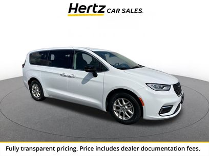 Used 2024 Chrysler Pacifica Touring-L