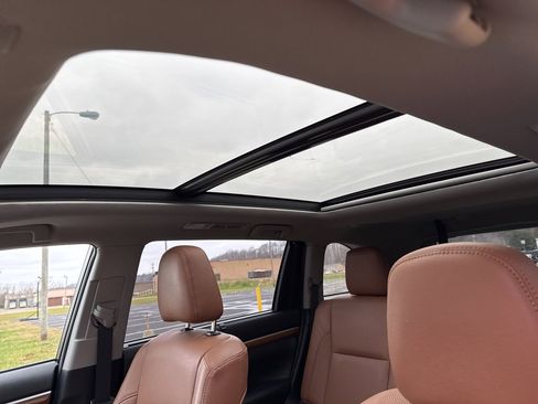 Used 2019 Toyota Highlander Limited image 26