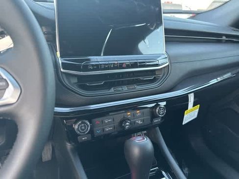 New 2026 Jeep Compass Latitude image 6