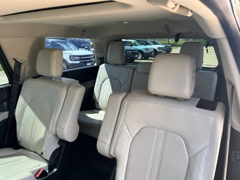 Used 2018 Ford Expedition Platinum RWD image 16