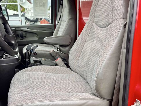 Used 2005 Chevrolet Express 3500 RWD image 8