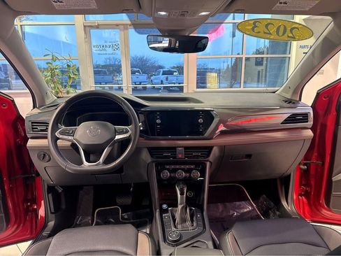 Used 2023 Volkswagen Taos SEL AWD/4WD image 17