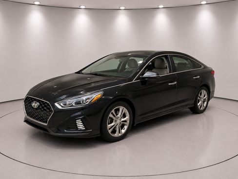 Used 2019 Hyundai Sonata Limited w/ Ultimate Package 04 FWD image 3