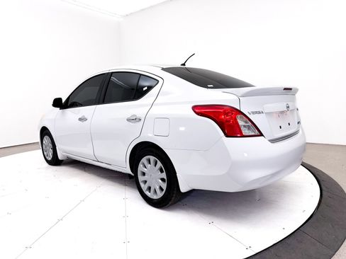 Used 2014 Nissan Versa SV FWD image 9