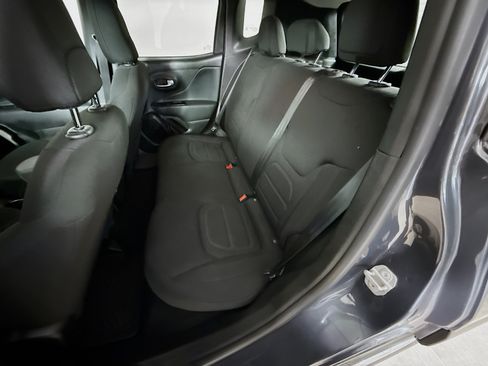 Used 2022 Jeep Renegade Latitude AWD/4WD image 28