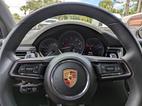Used 2025 Porsche Macan AWD/4WD image 36