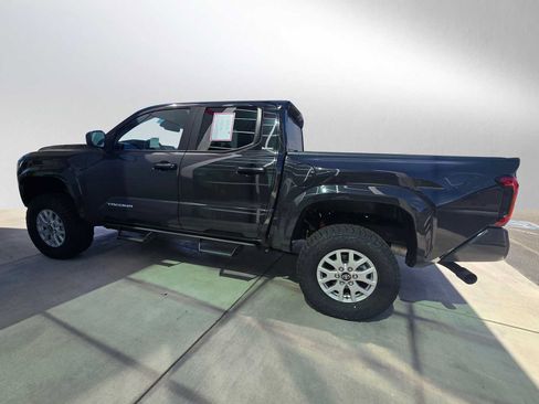 Used 2025 Toyota Tacoma SR5 AWD/4WD image 13