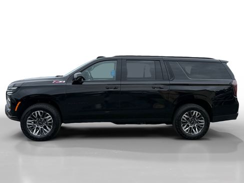 Used 2025 Chevrolet Suburban Z71 AWD/4WD image 2
